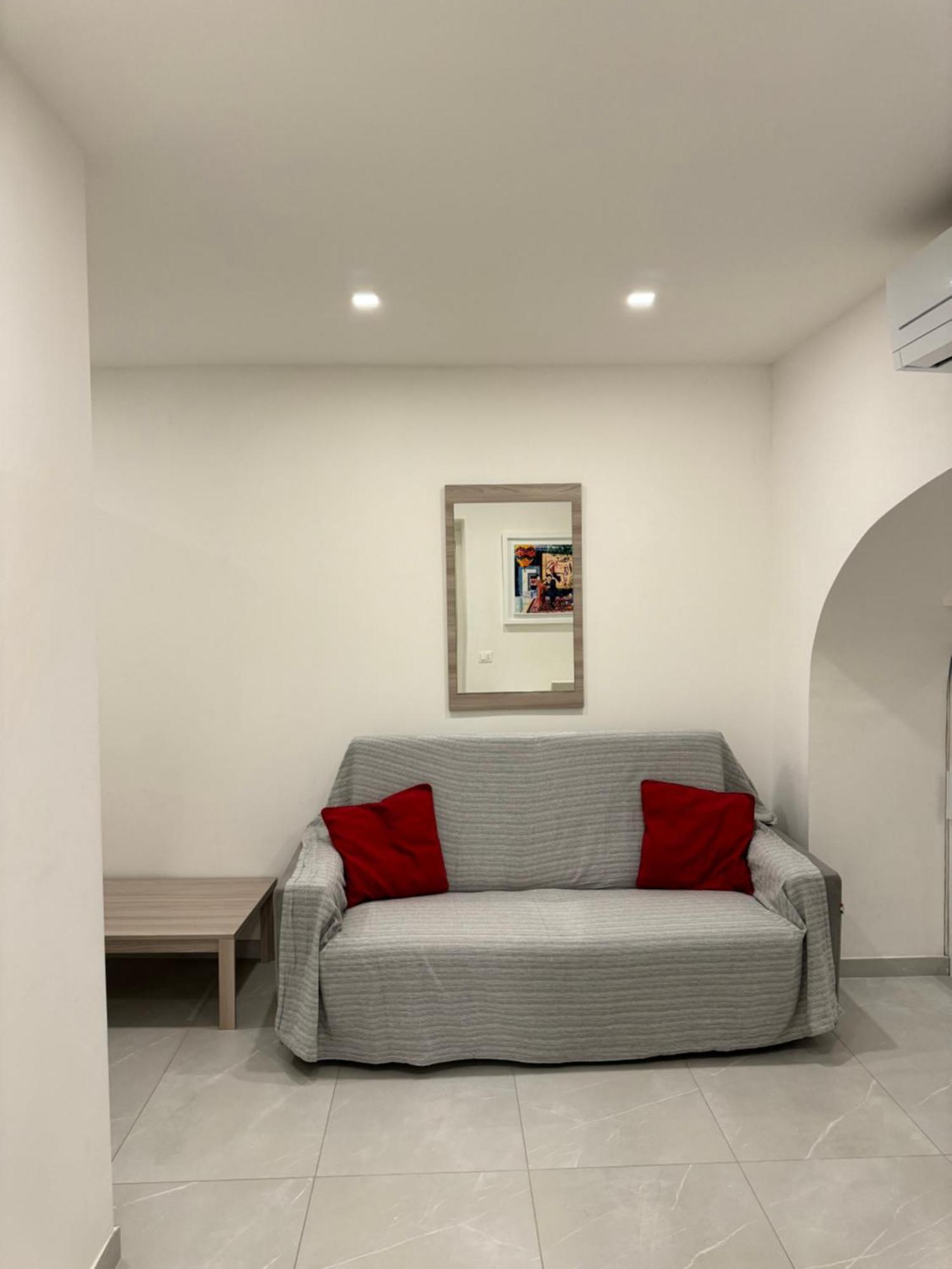 Re House Suite & Deluxe Apartament アスコリ・ピチェーノ エクステリア 写真