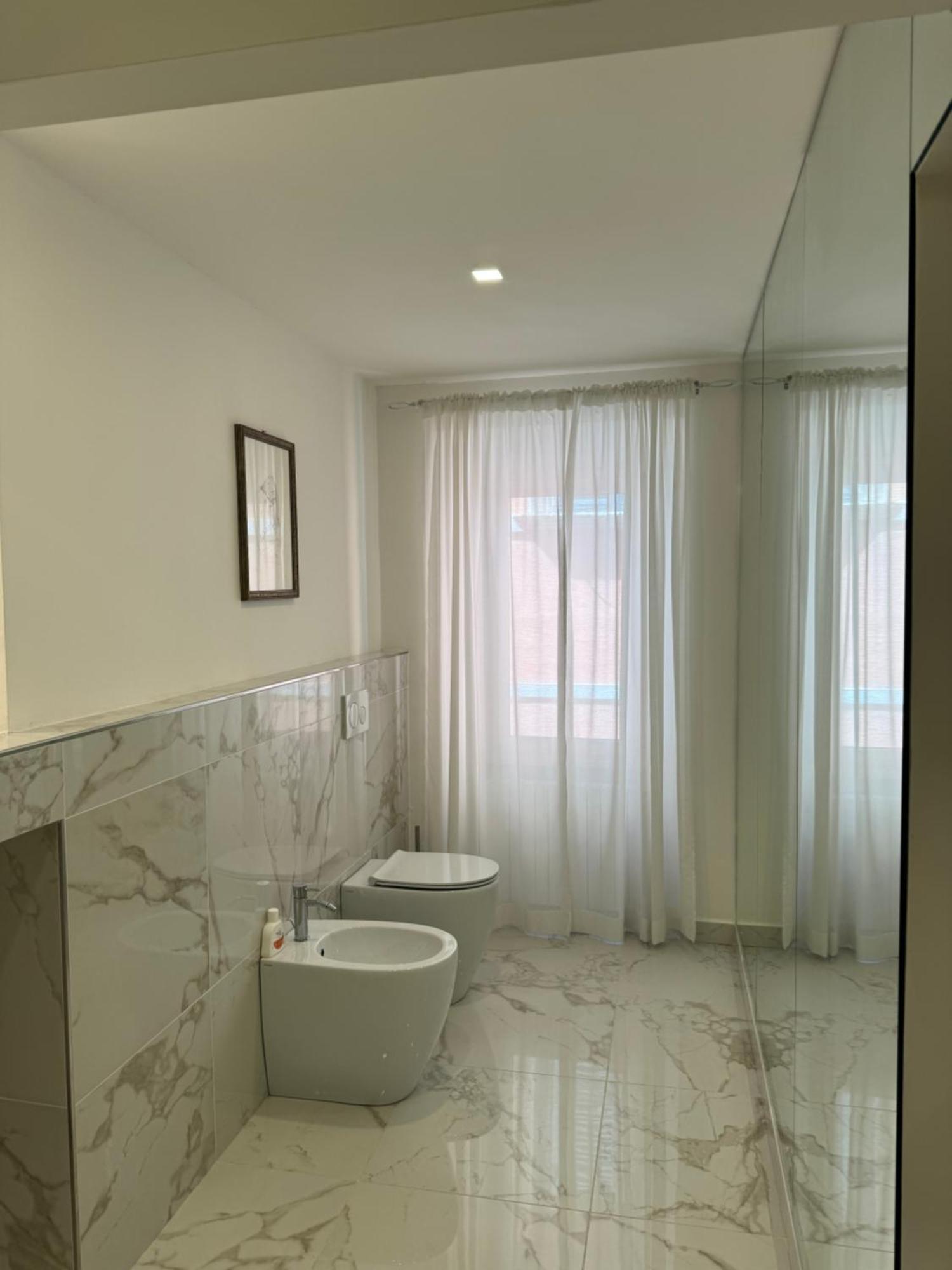 Re House Suite & Deluxe Apartament アスコリ・ピチェーノ エクステリア 写真