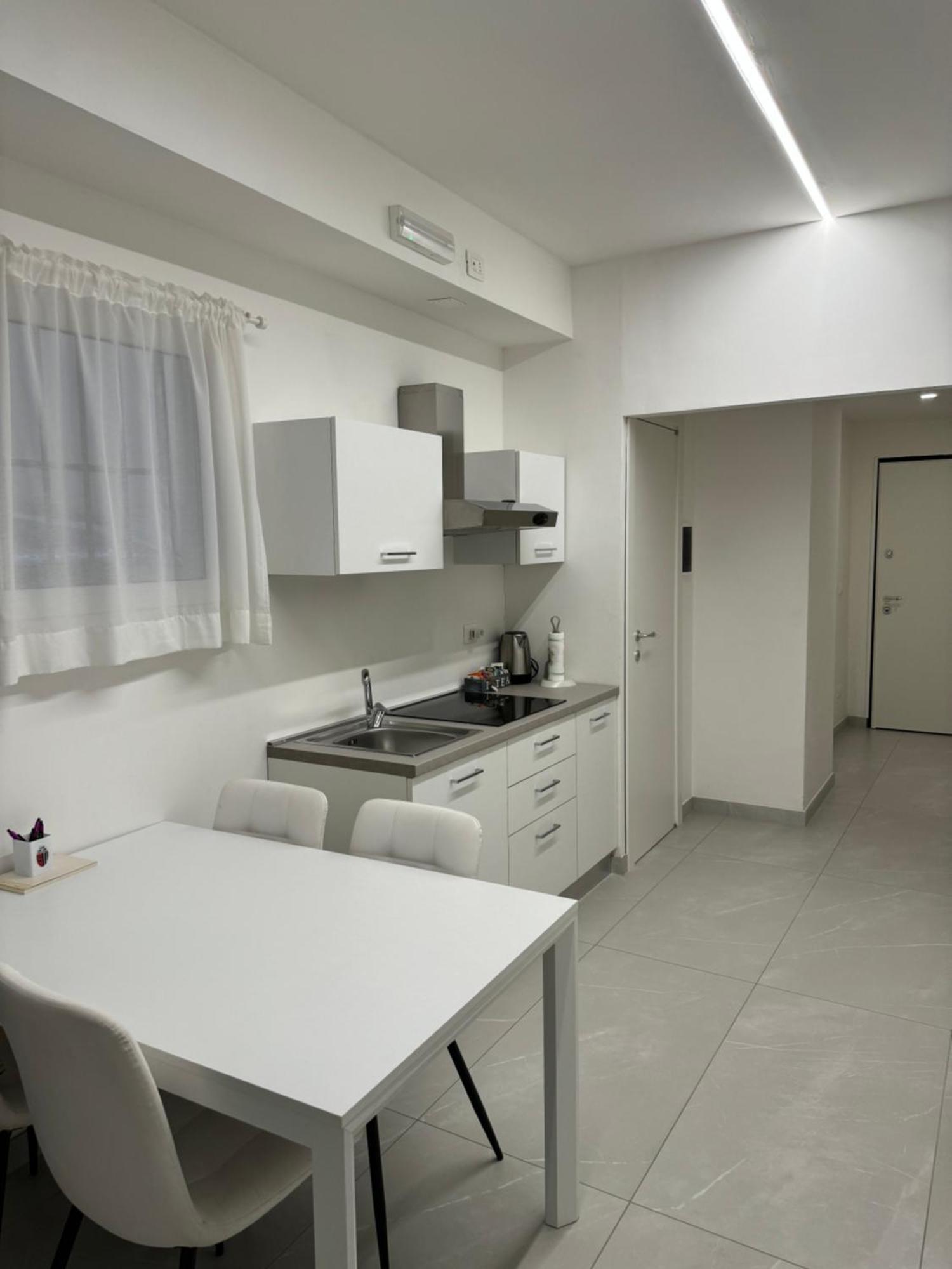 Re House Suite & Deluxe Apartament アスコリ・ピチェーノ エクステリア 写真