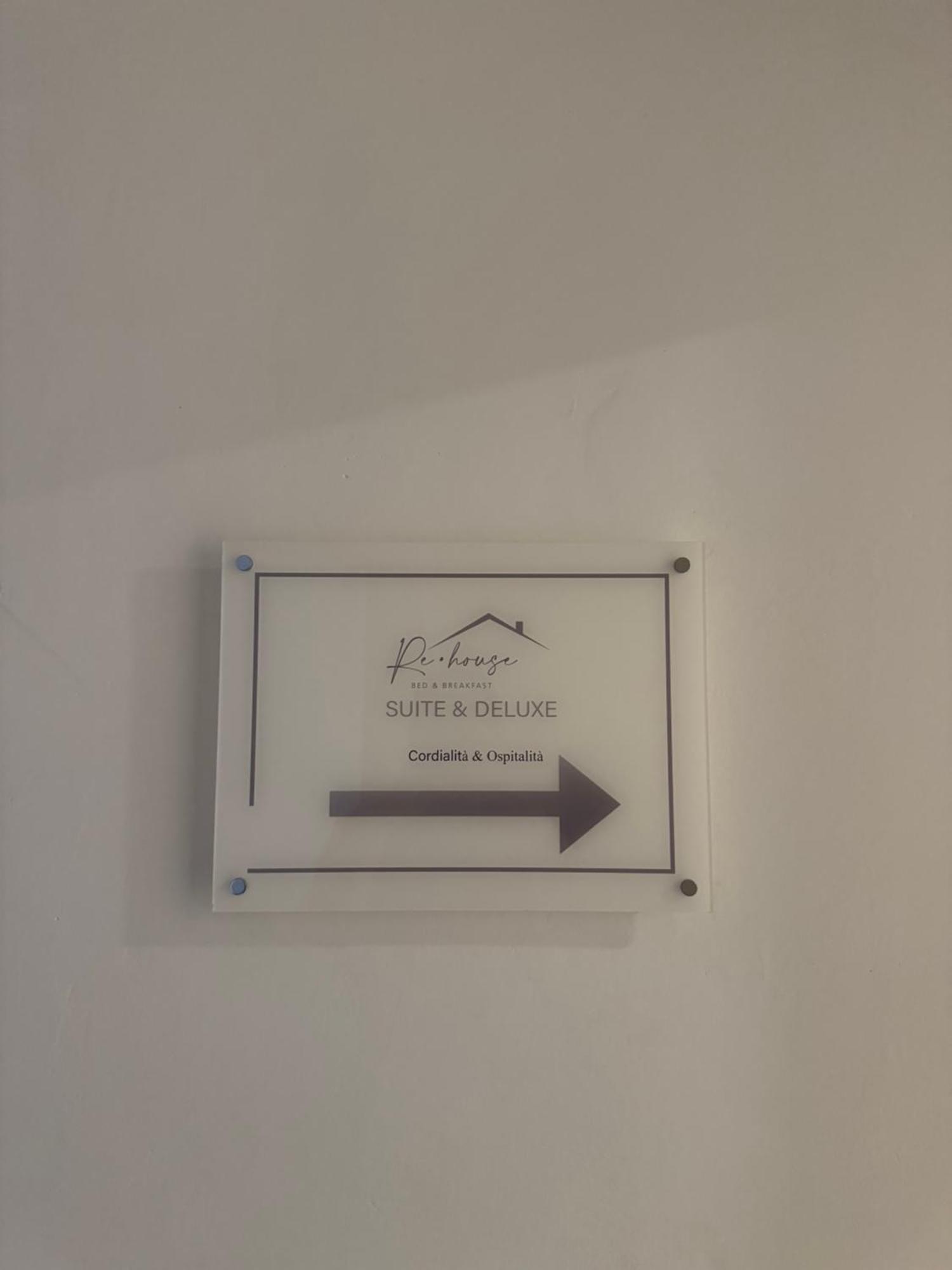 Re House Suite & Deluxe Apartament アスコリ・ピチェーノ エクステリア 写真