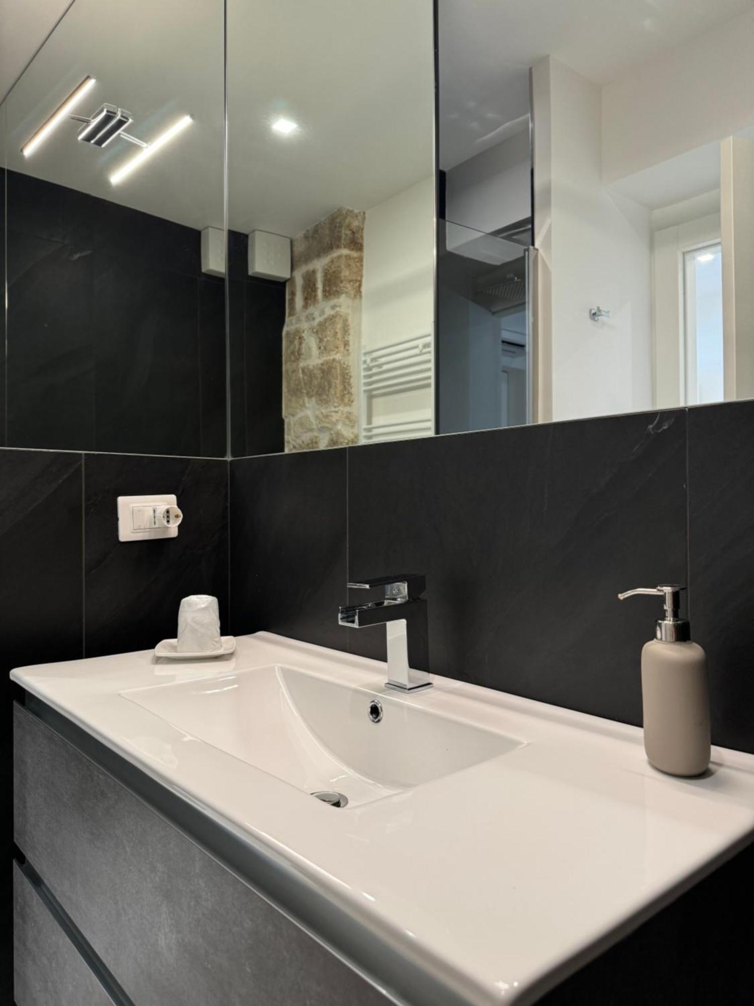 Re House Suite & Deluxe Apartament アスコリ・ピチェーノ エクステリア 写真